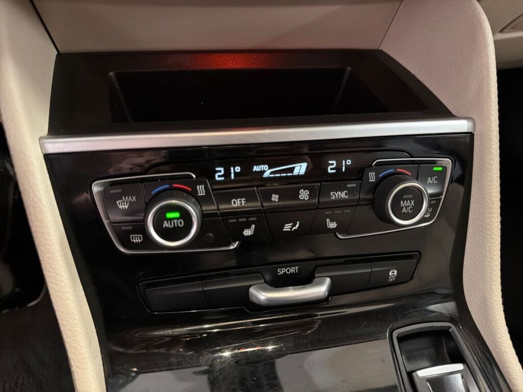 BMW 216 2016 Musta