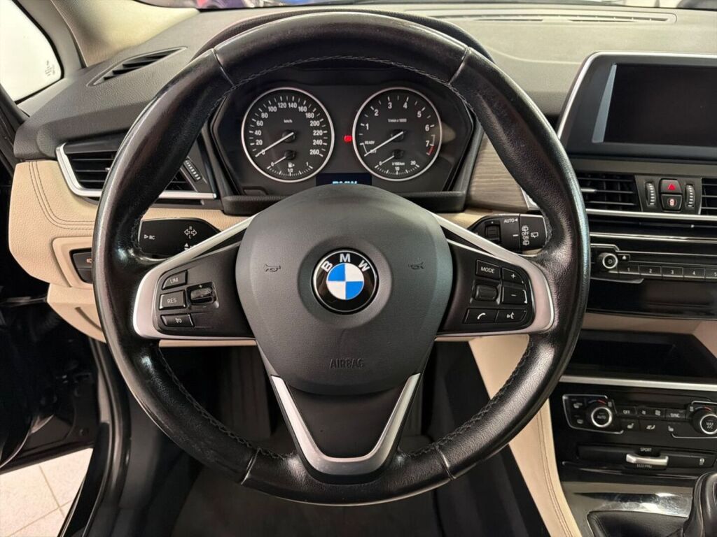BMW 216 2016 Musta