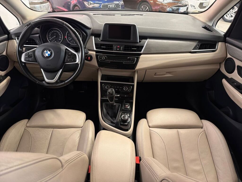 BMW 216 2016 Musta
