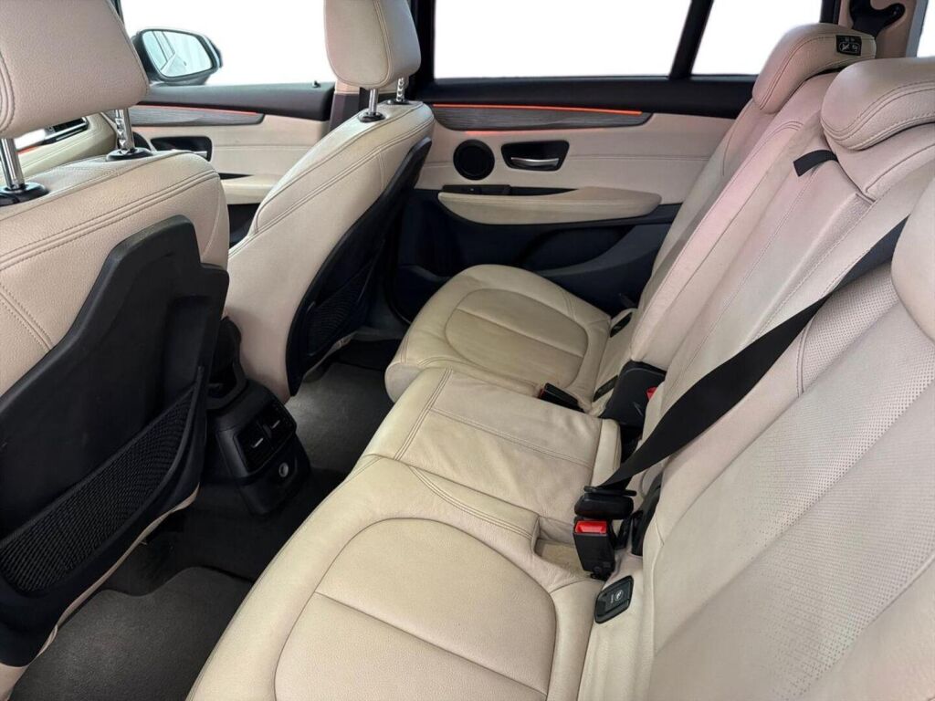 BMW 216 2016 Musta