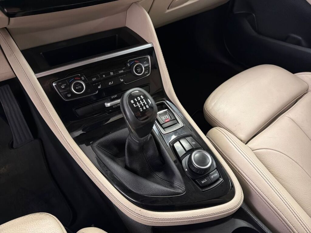 BMW 216 2016 Musta