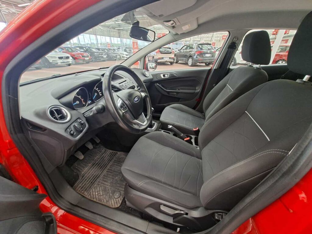 Ford Fiesta 2016 Punainen