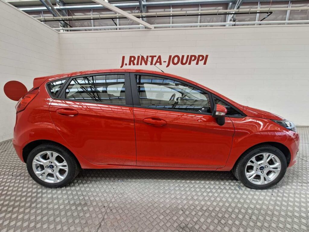 Ford Fiesta 2016 Punainen