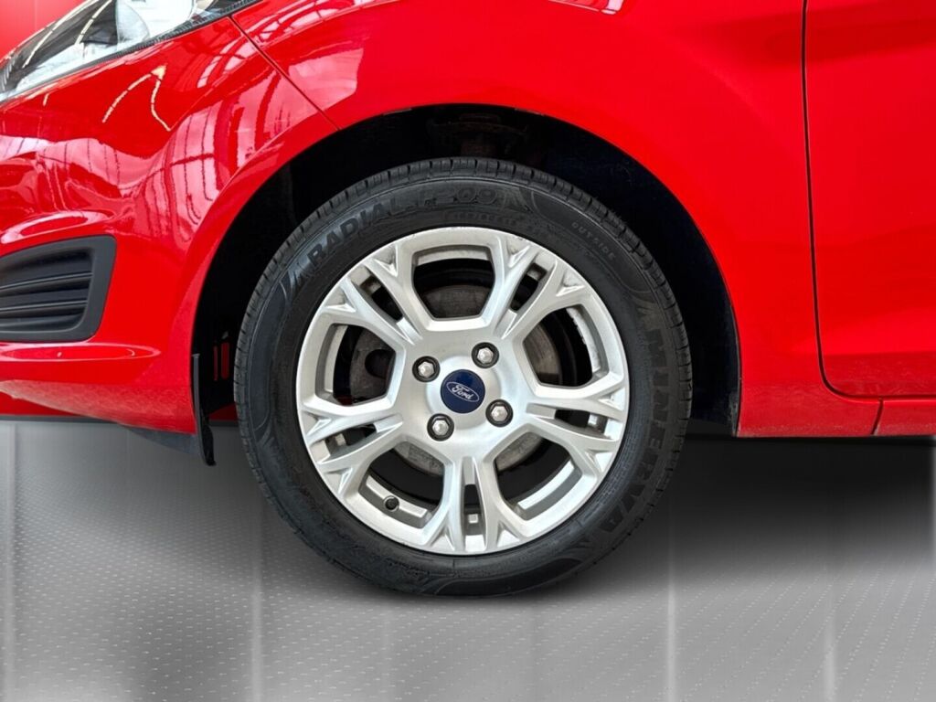 Ford Fiesta 2016 Punainen