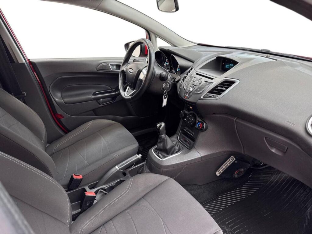 Ford Fiesta 2016 Punainen