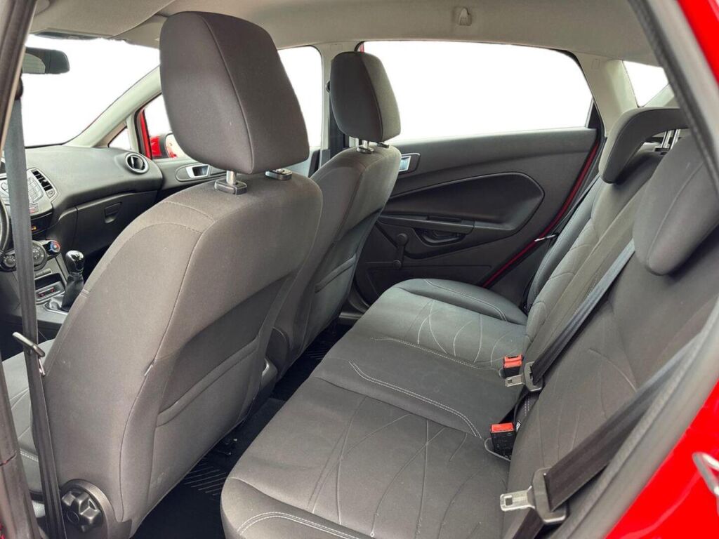 Ford Fiesta 2016 Punainen