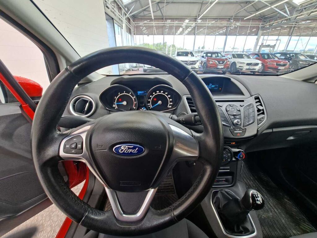 Ford Fiesta 2016 Punainen