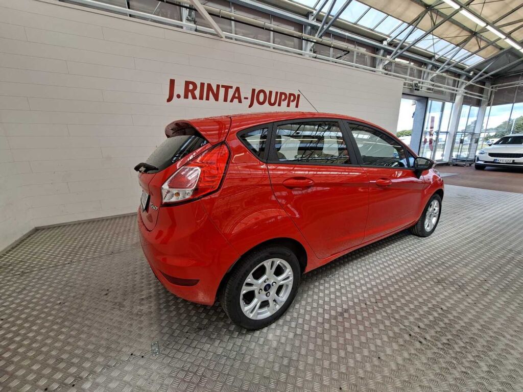 Ford Fiesta 2016 Punainen
