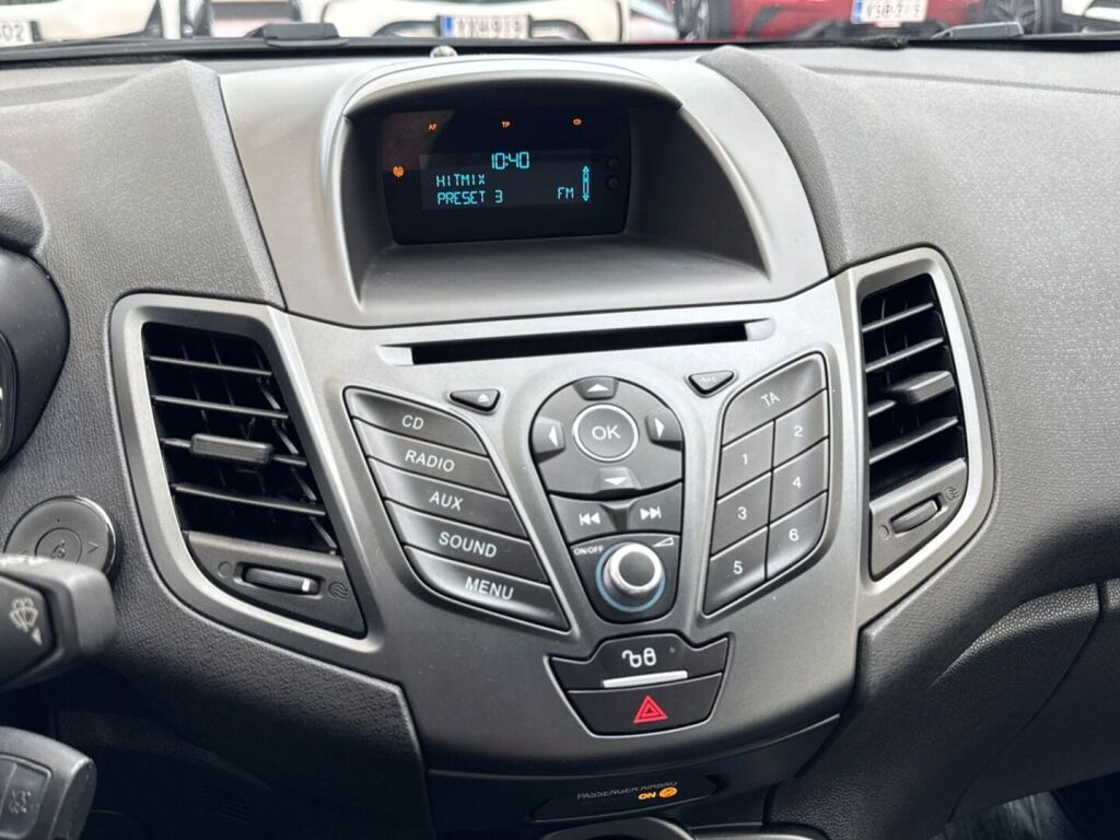 Ford Fiesta 2016 Punainen
