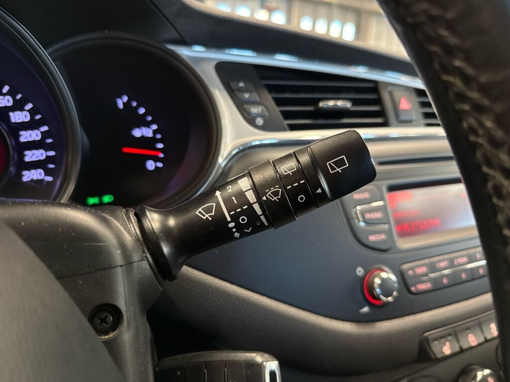 Kia Ceed 2016 Ruskea (beige)