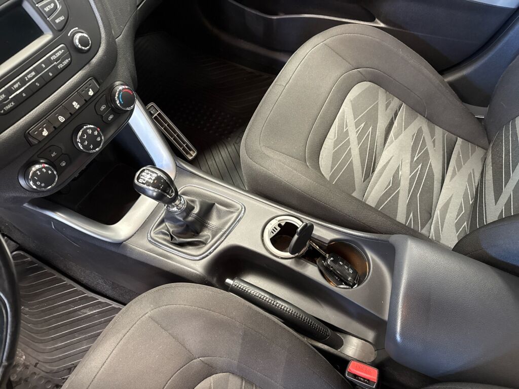 Kia Ceed 2016 Ruskea (beige)