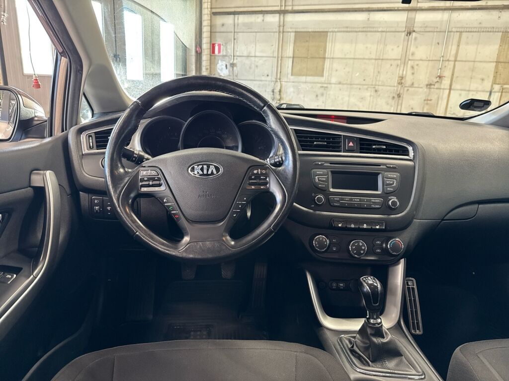 Kia Ceed 2016 Ruskea (beige)