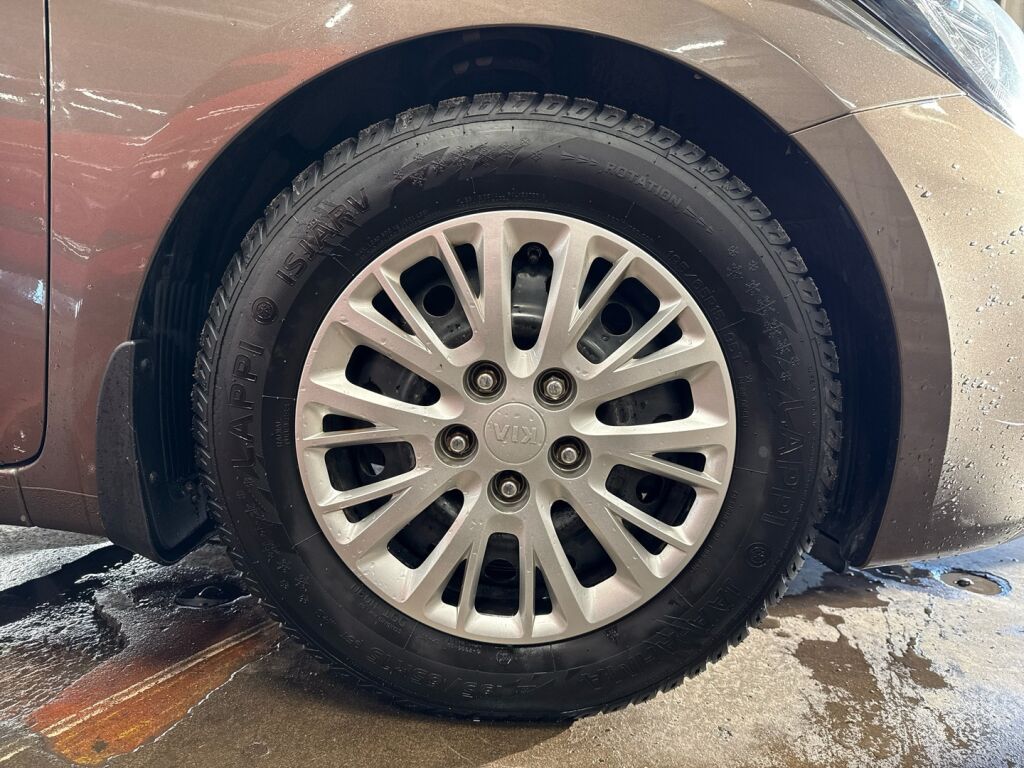 Kia Ceed 2016 Ruskea (beige)