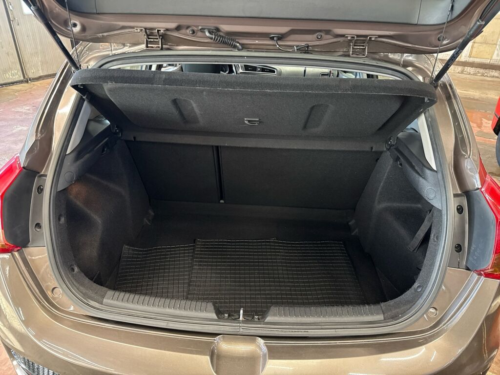 Kia Ceed 2016 Ruskea (beige)