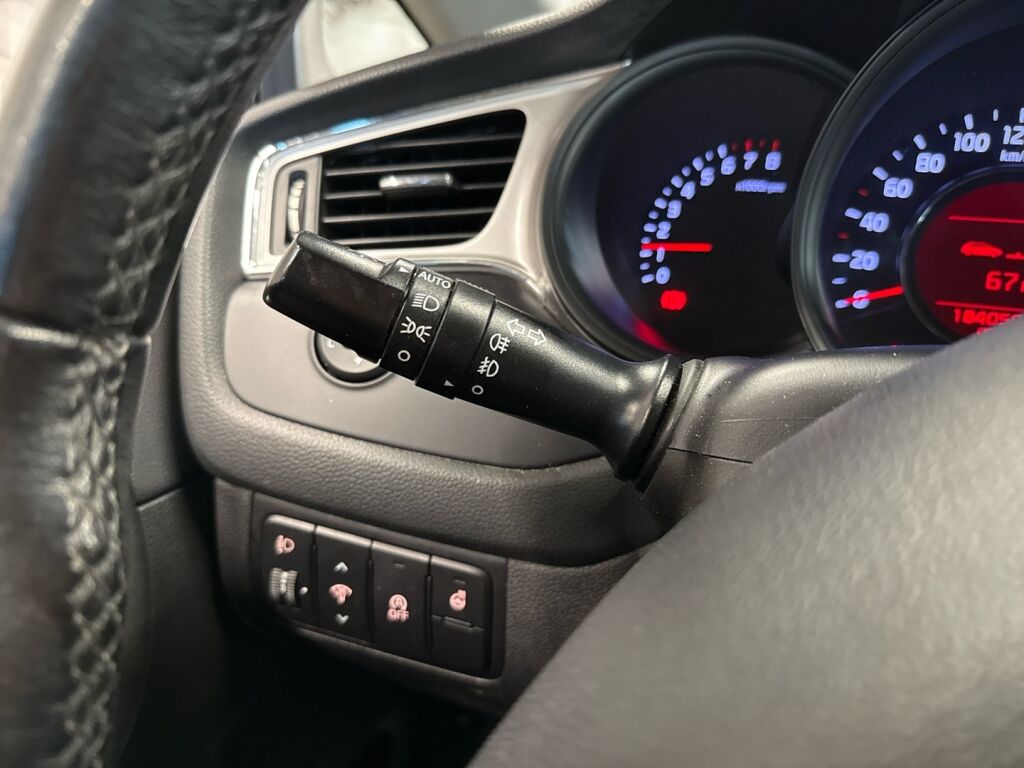 Kia Ceed 2016 Ruskea (beige)