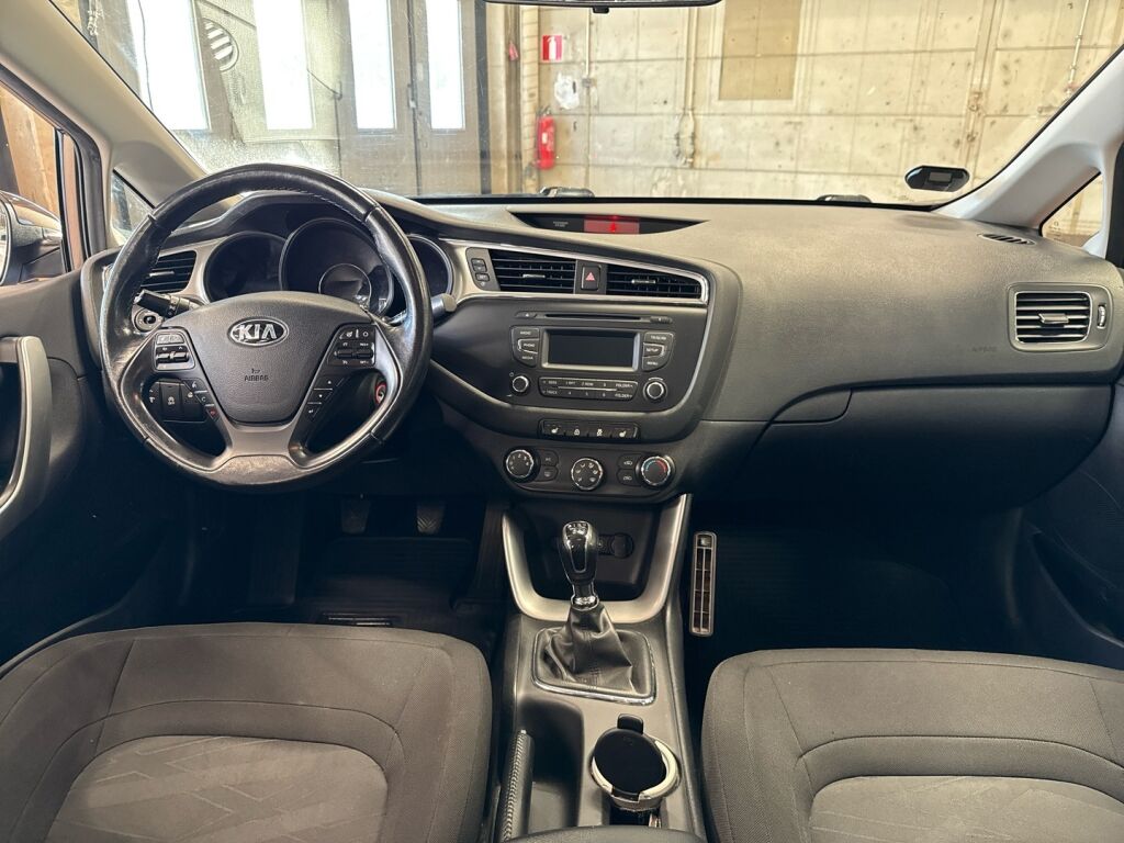 Kia Ceed 2016 Ruskea (beige)