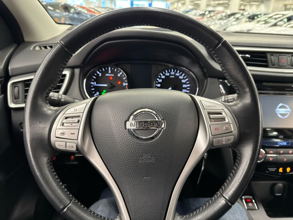 Nissan Qashqai 2016 Punainen