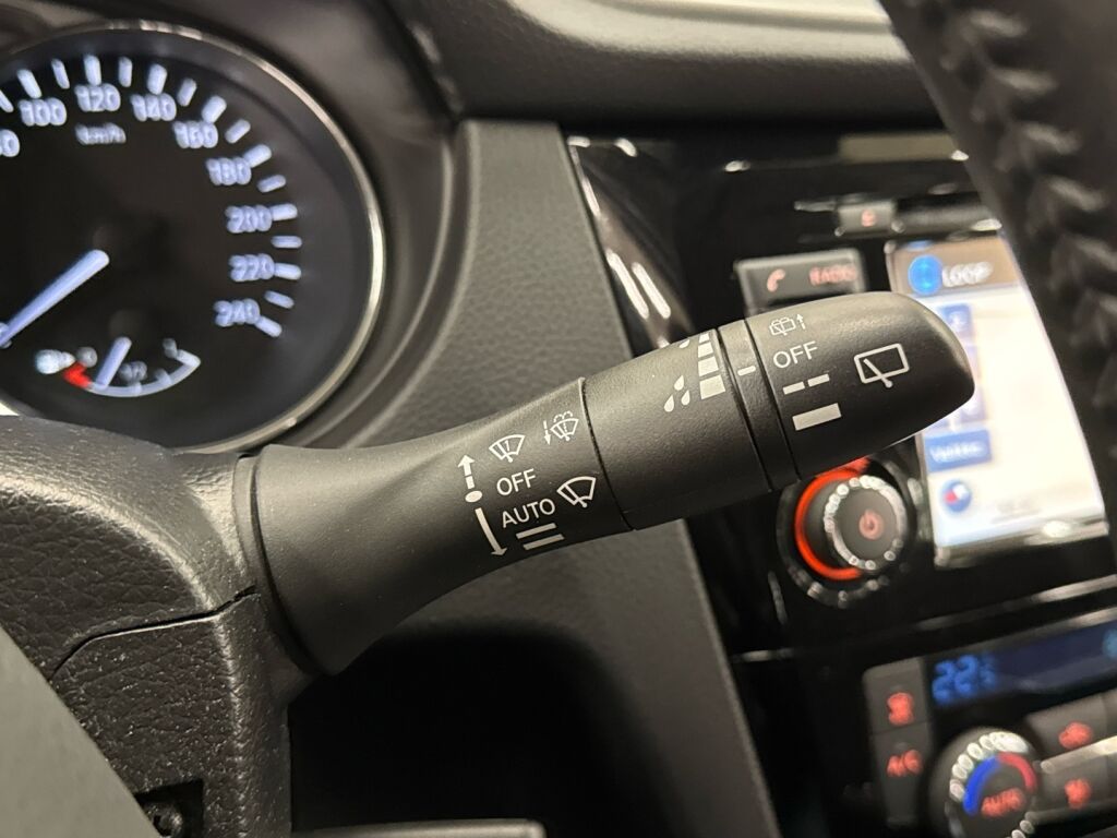 Nissan Qashqai 2016 Punainen