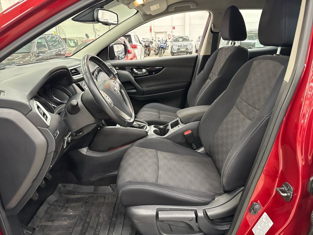 Nissan Qashqai 2016 Punainen