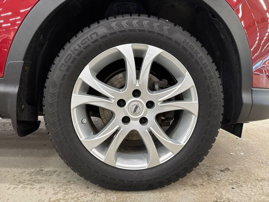 Nissan Qashqai 2016 Punainen