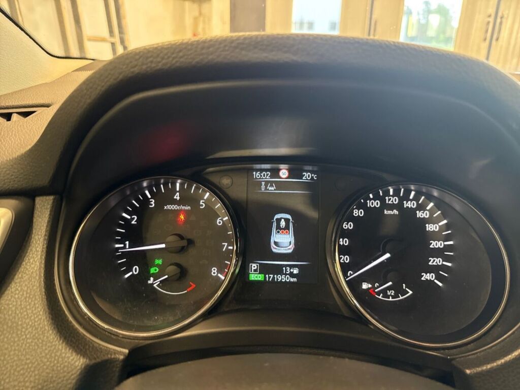 Nissan Qashqai 2016 Punainen