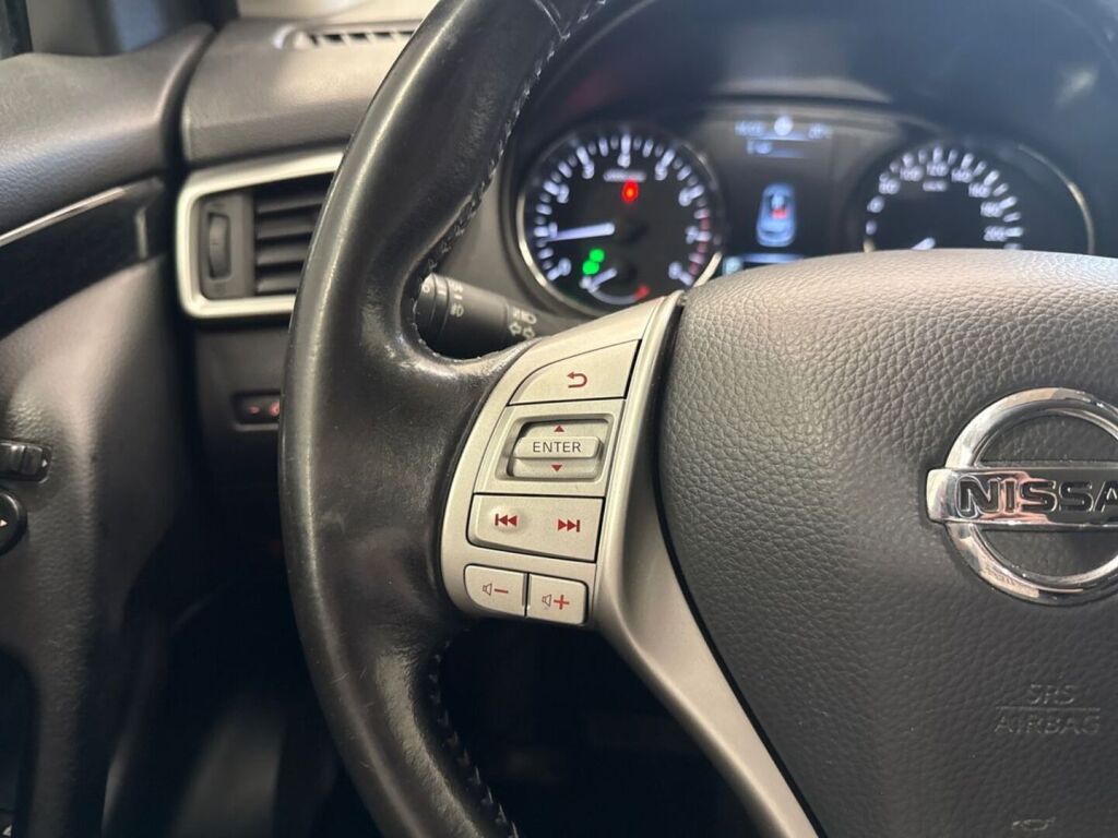 Nissan Qashqai 2016 Punainen