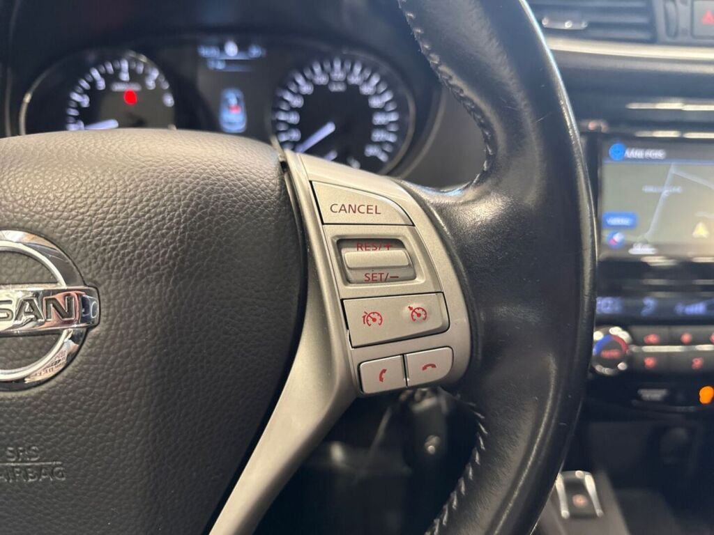 Nissan Qashqai 2016 Punainen