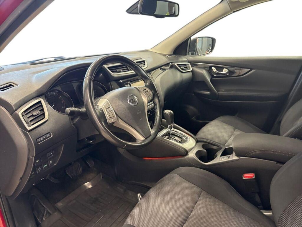 Nissan Qashqai 2016 Punainen
