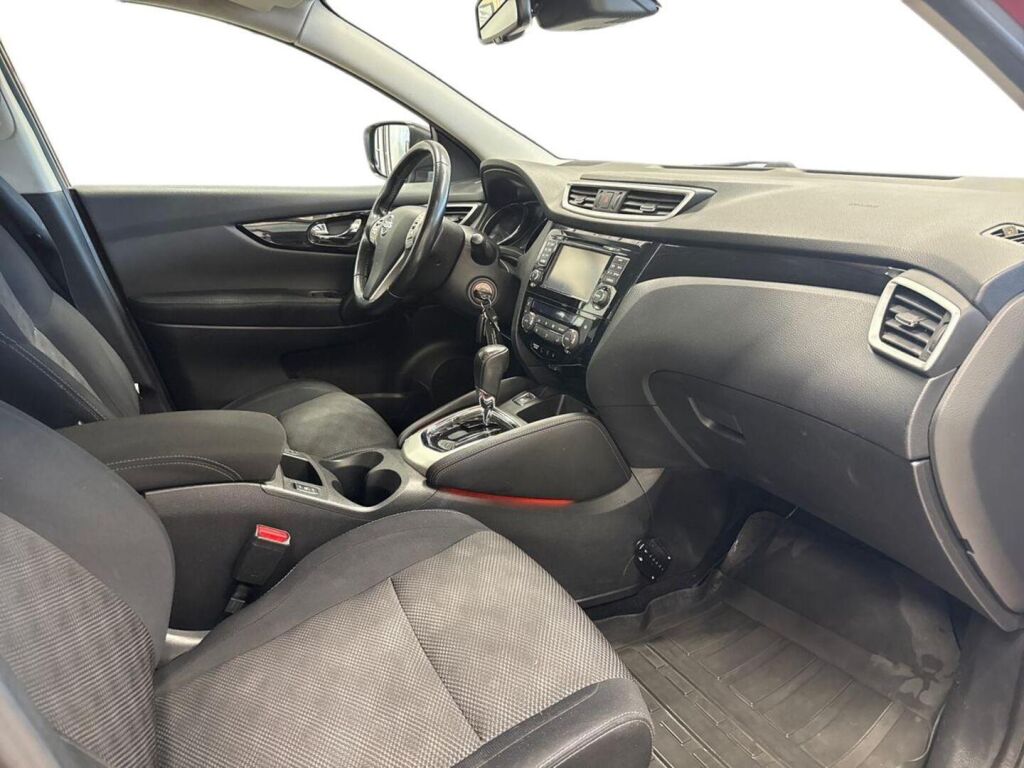 Nissan Qashqai 2016 Punainen