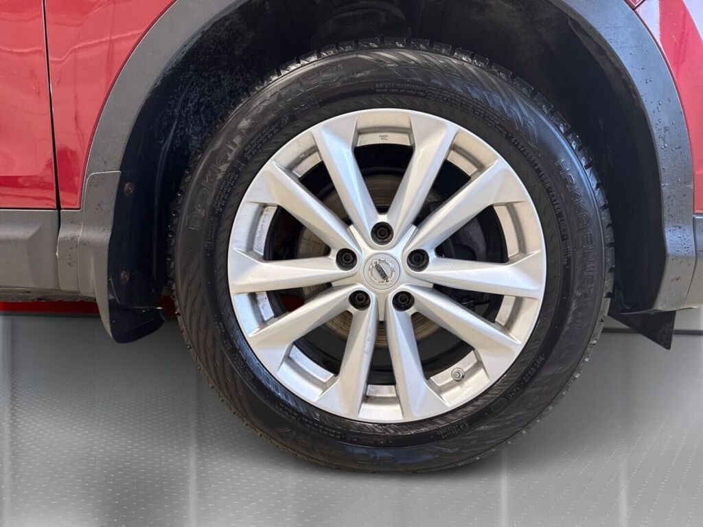 Nissan Qashqai 2016 Punainen