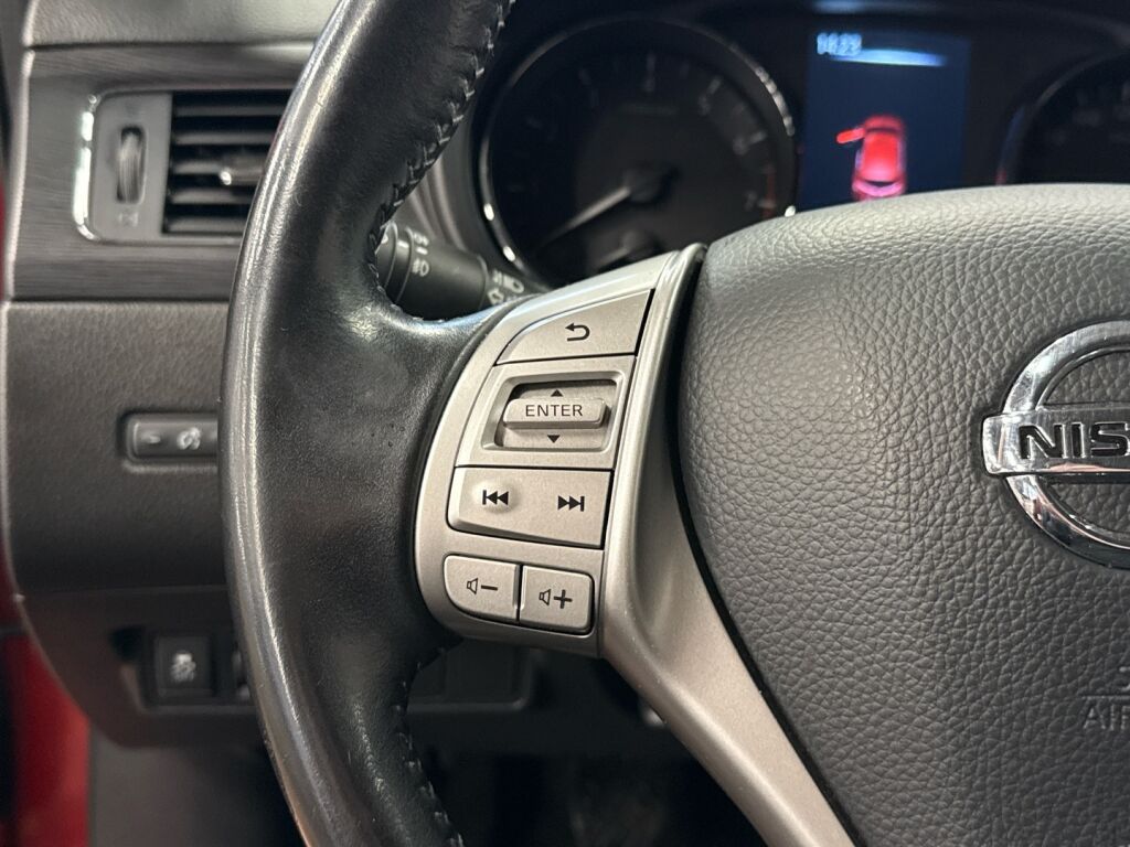 Nissan Pulsar 2016 Punainen