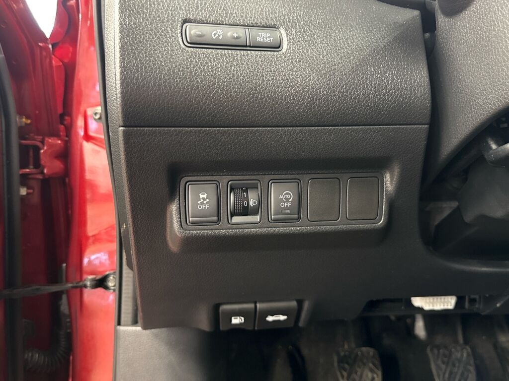 Nissan Pulsar 2016 Punainen