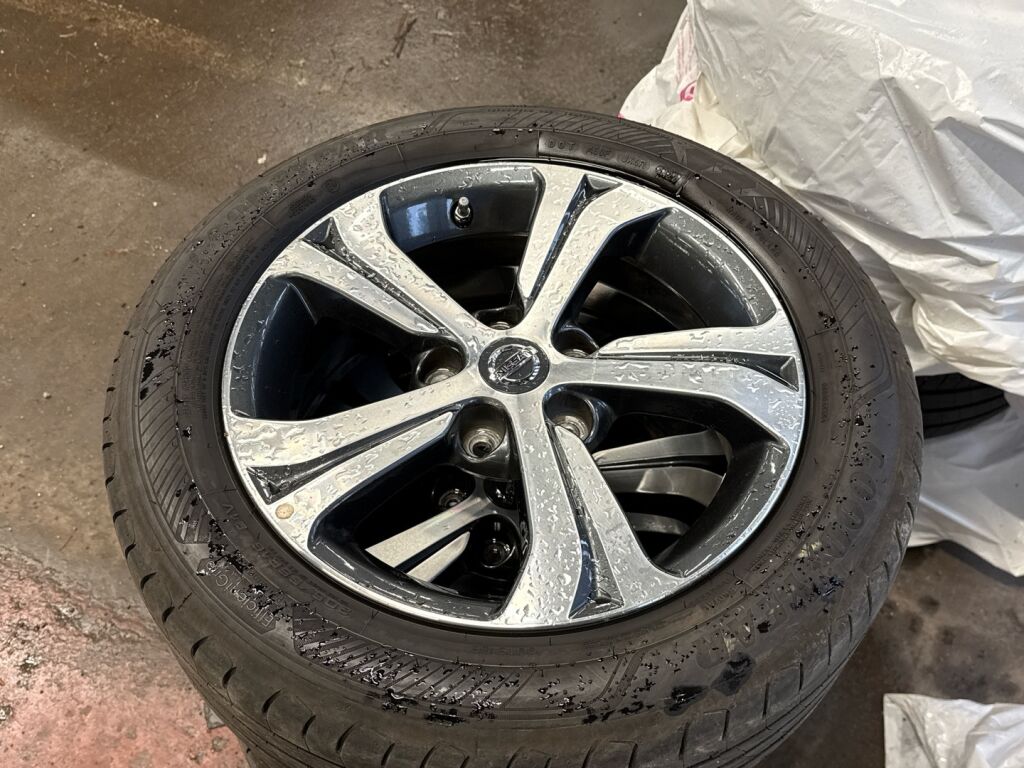 Nissan Pulsar 2016 Punainen