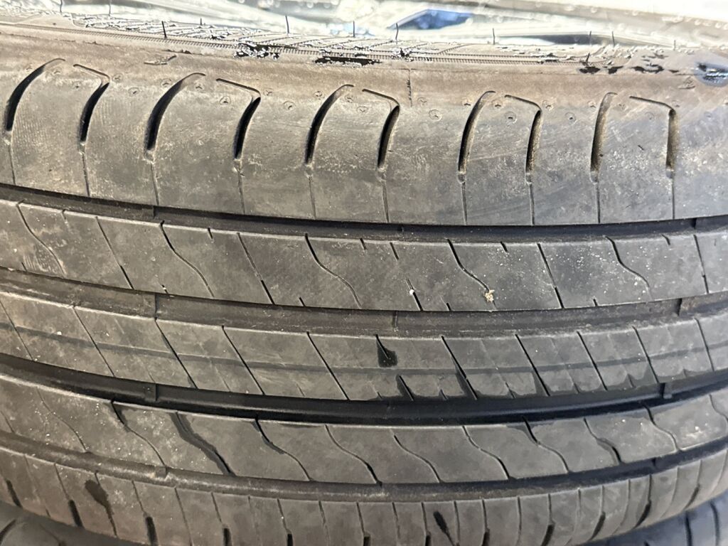 Nissan Pulsar 2016 Punainen