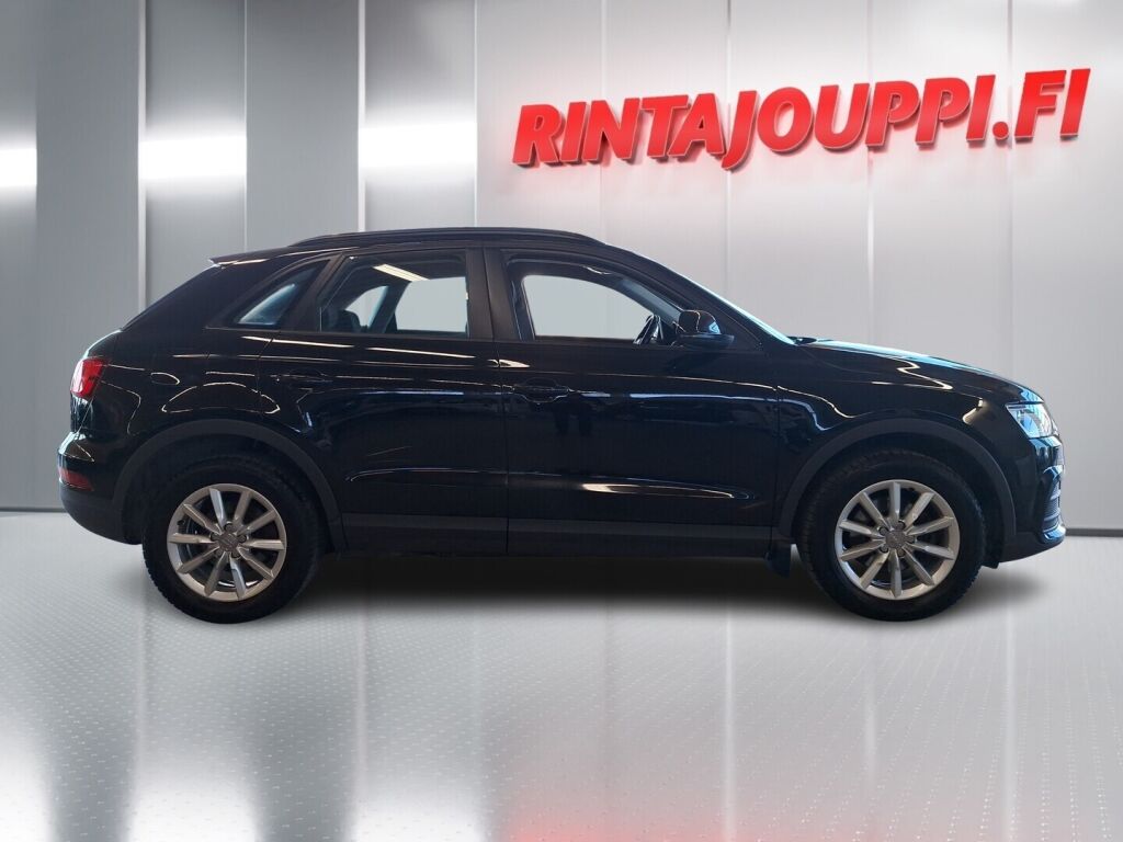 Audi Q3 2016 Musta