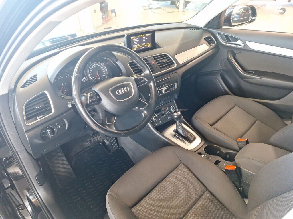 Audi Q3 2016 Musta