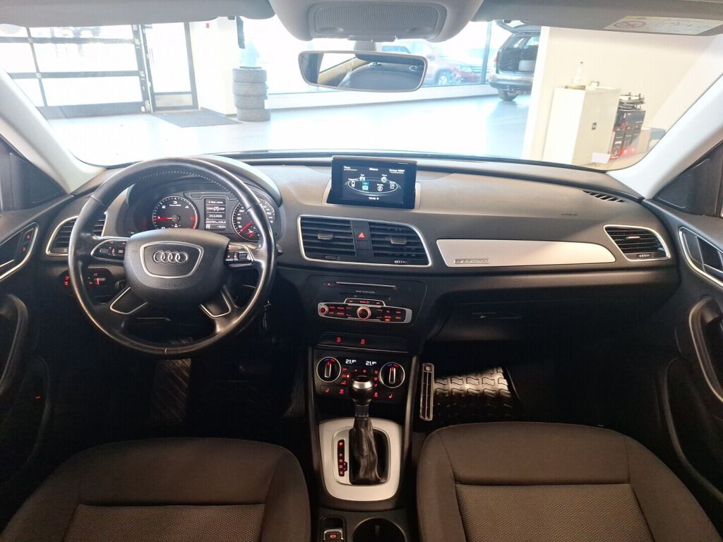 Audi Q3 2016 Musta