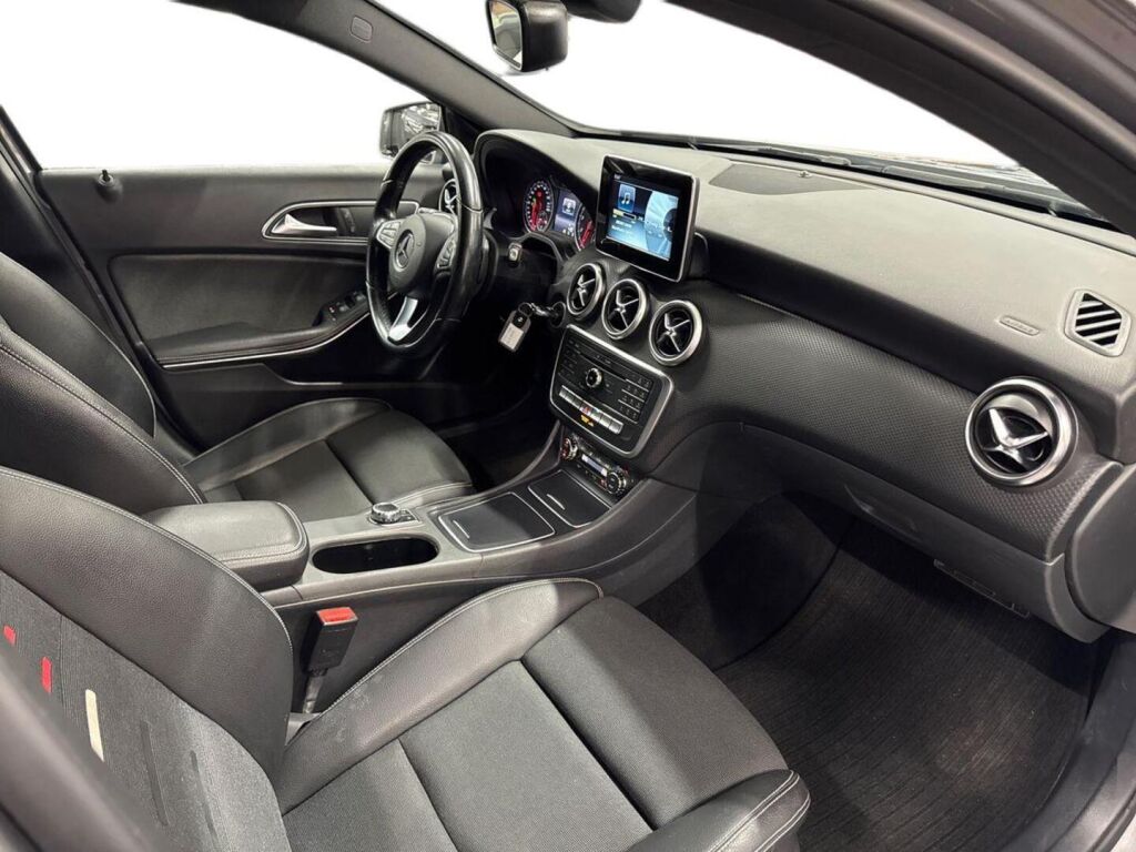 Mercedes-Benz A 2015 Harmaa