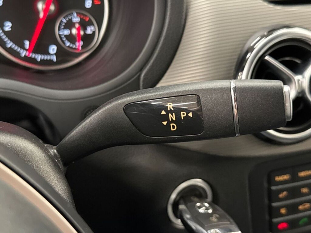 Mercedes-Benz B 2016 Musta