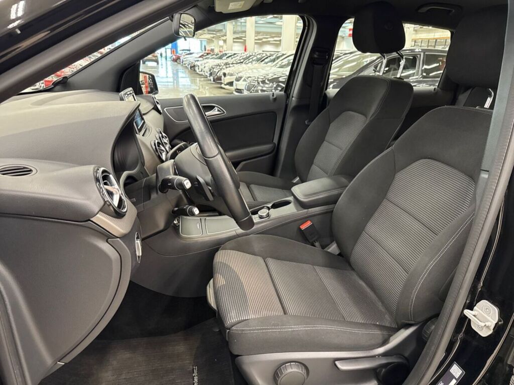 Mercedes-Benz B 2016 Musta