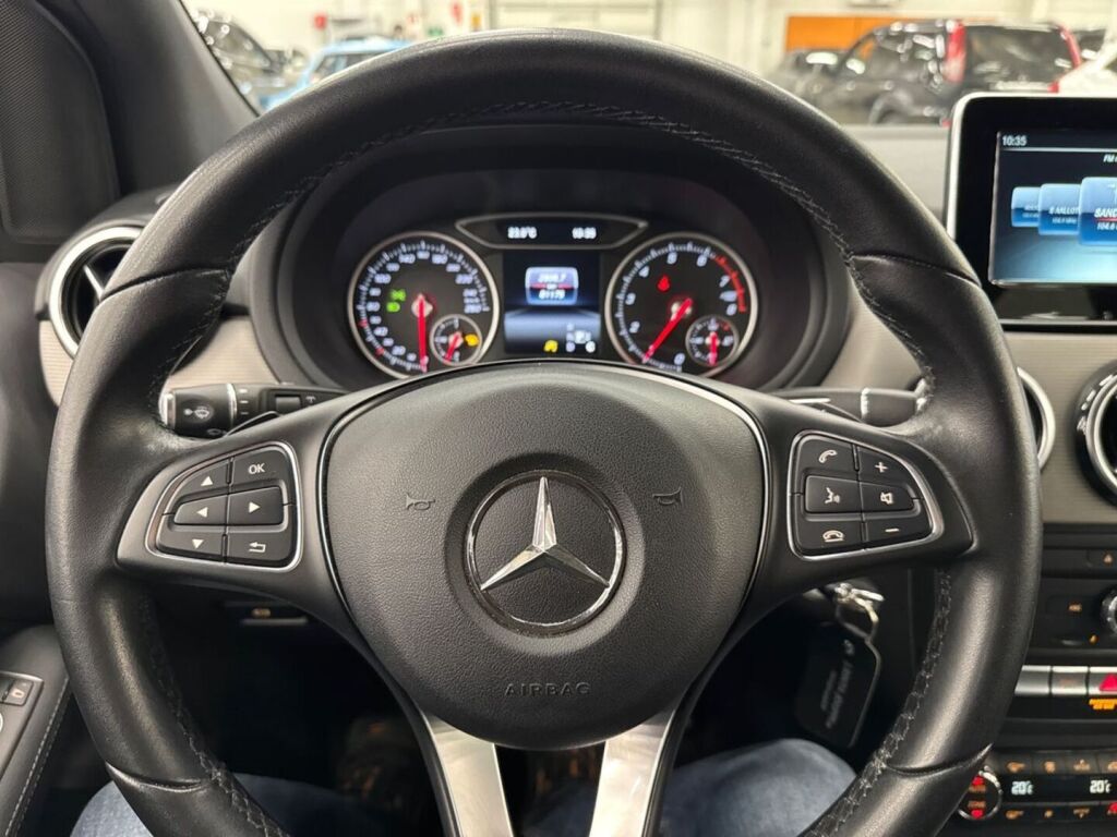 Mercedes-Benz B 2016 Musta