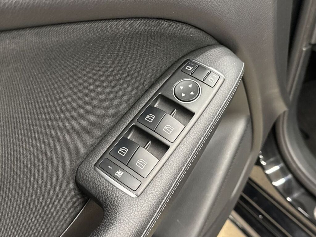Mercedes-Benz B 2016 Musta