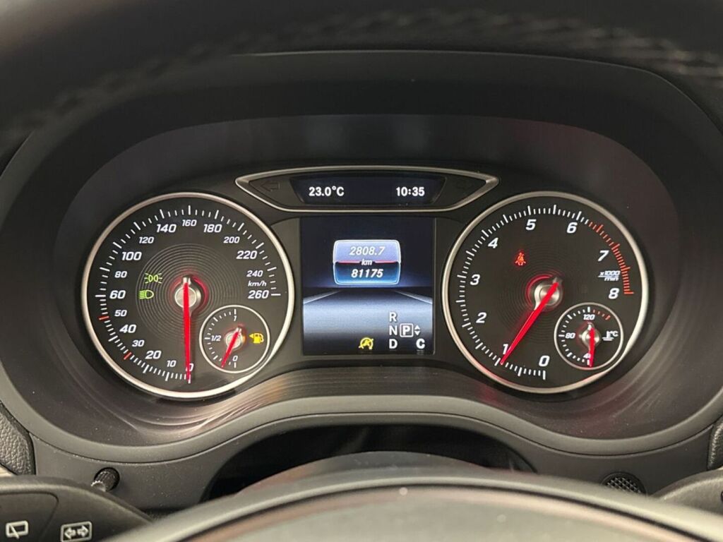 Mercedes-Benz B 2016 Musta