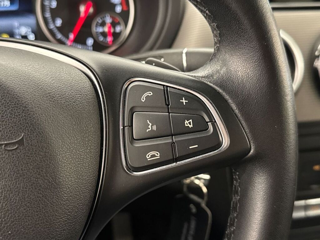 Mercedes-Benz B 2016 Musta
