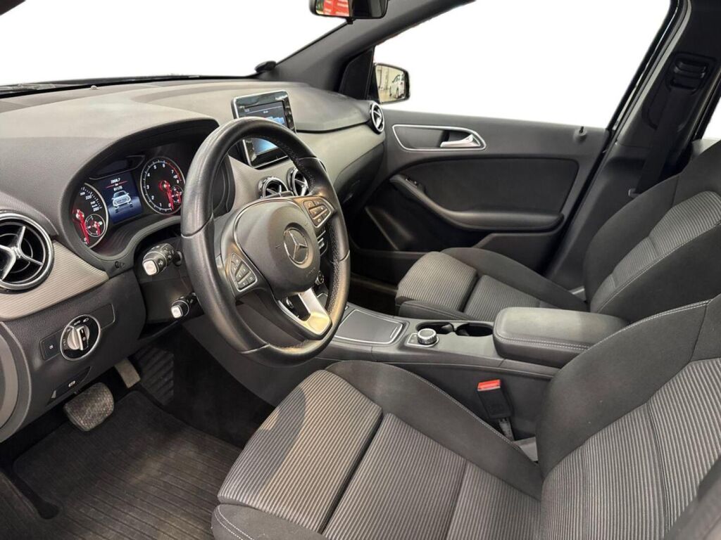 Mercedes-Benz B 2016 Musta