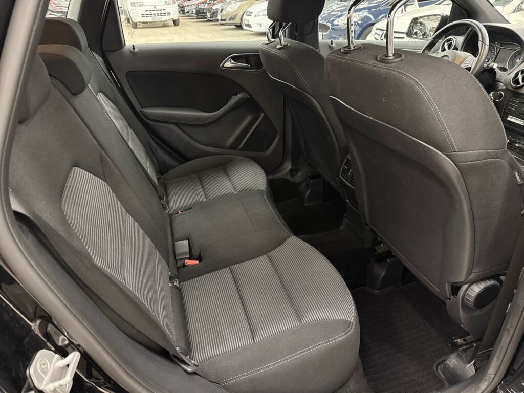 Mercedes-Benz B 2016 Musta