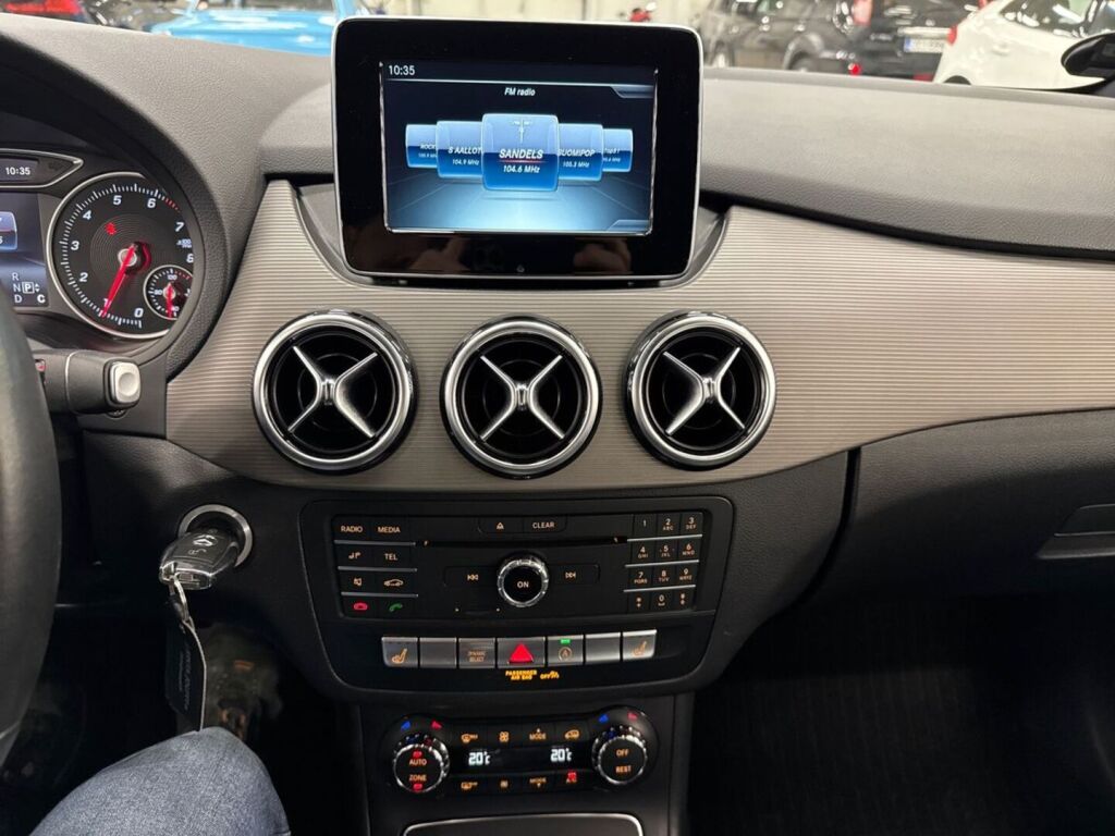 Mercedes-Benz B 2016 Musta