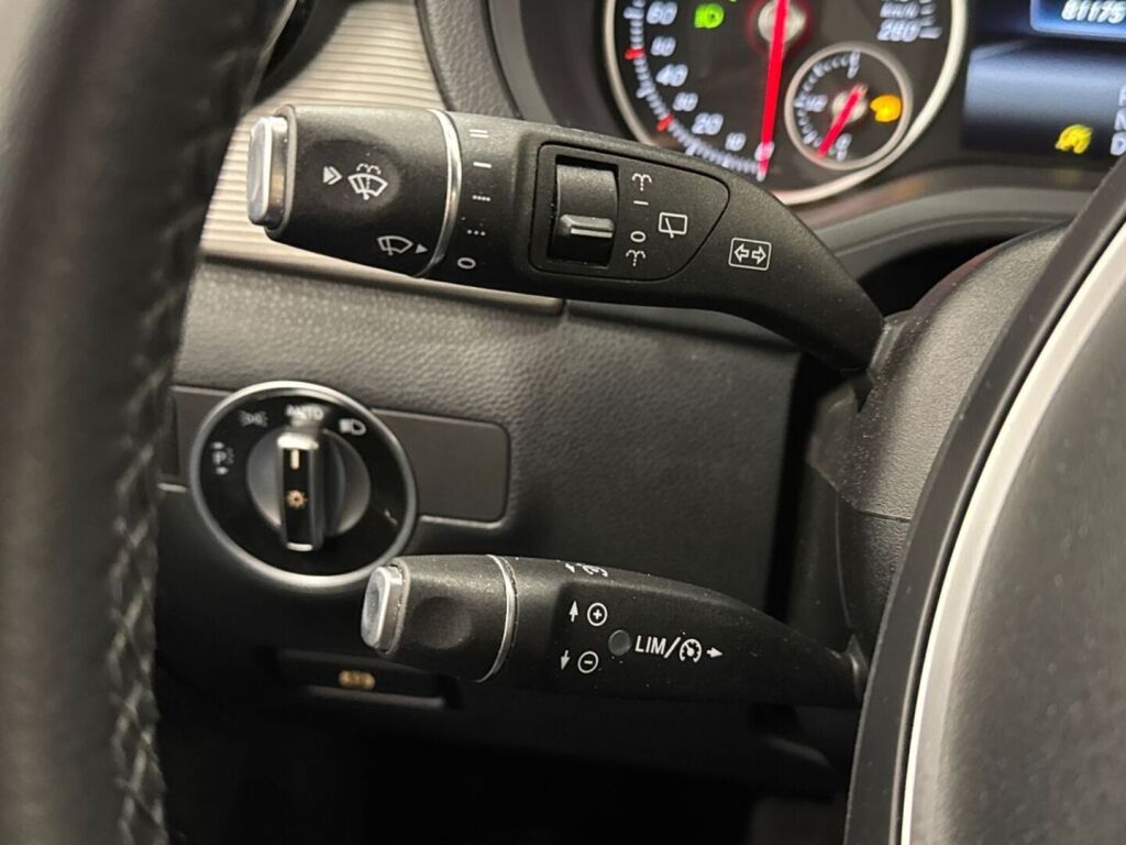 Mercedes-Benz B 2016 Musta