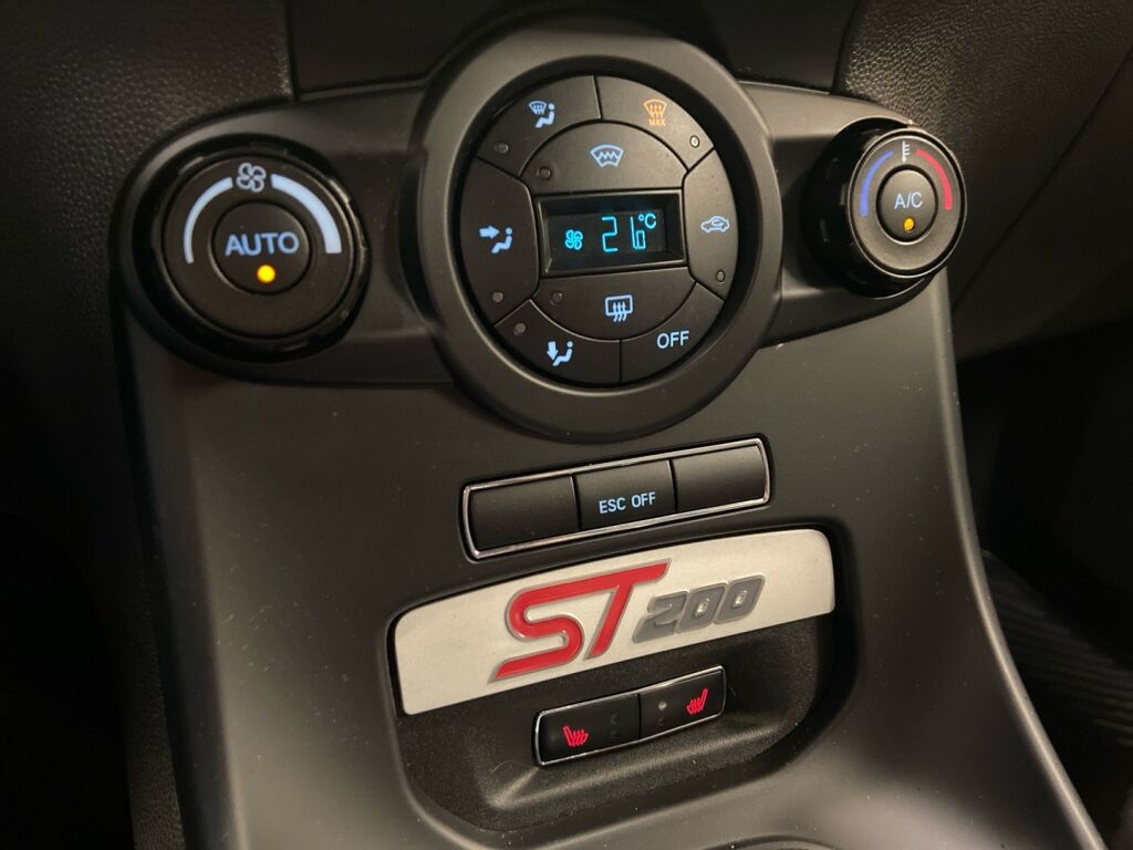 Ford Fiesta 2016 Musta