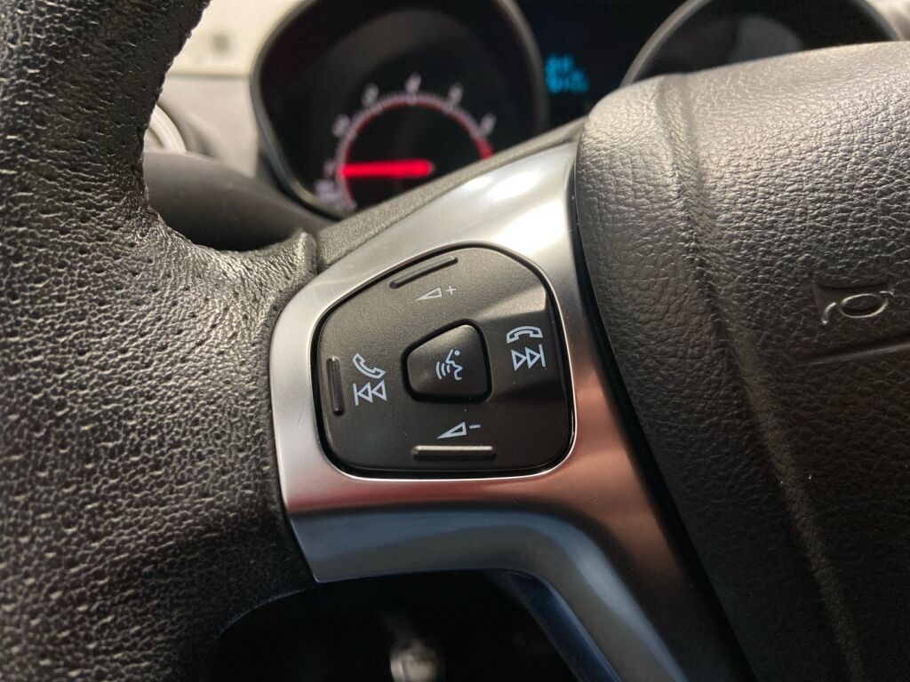 Ford Fiesta 2016 Musta